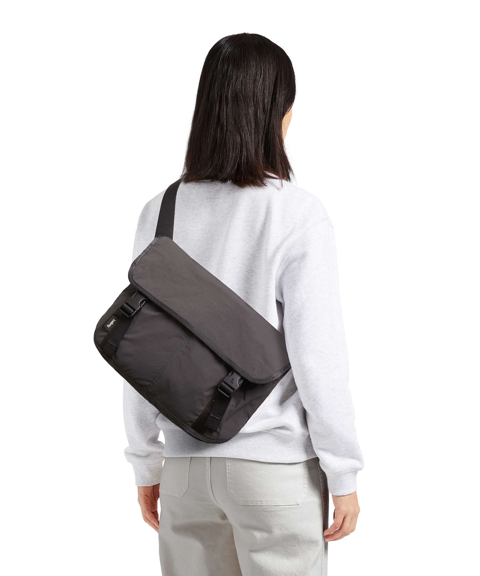 Bellroy Cinch 12 Messenger bag black
