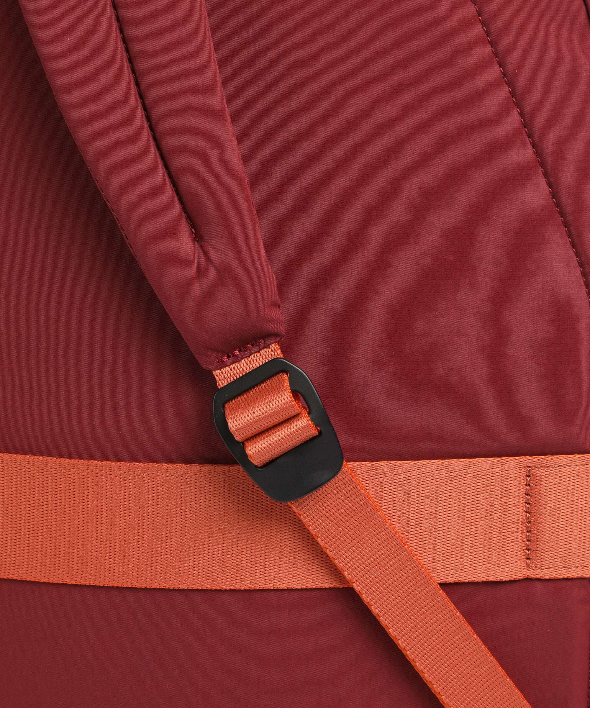 Bellroy Cinch Backpack crimson - Image 3