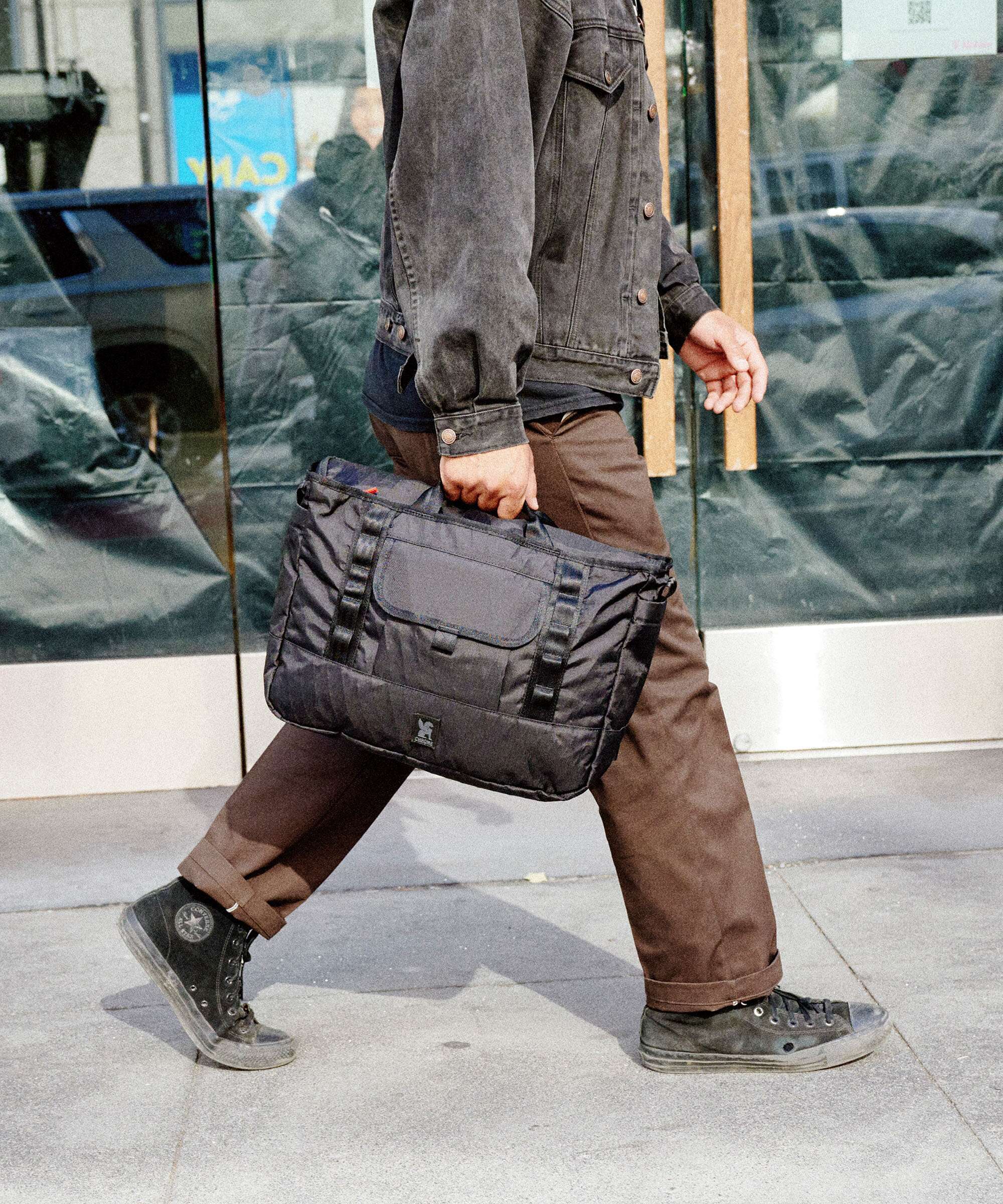 Chrome Midtown 20 Messenger bag sage - Image 4