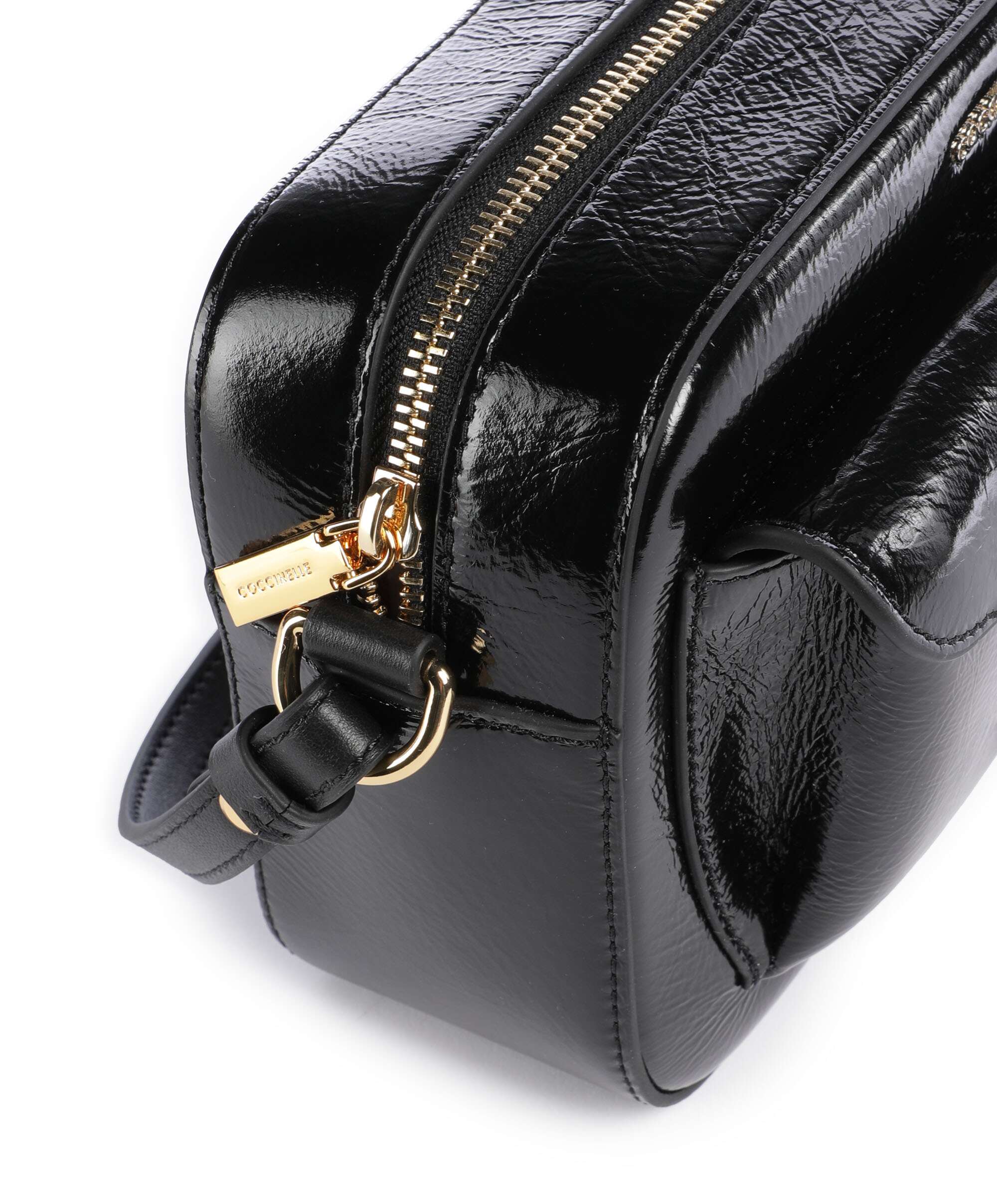 Coccinelle Beat Shiny Wrinkled Crossbody bag noir - Image 4