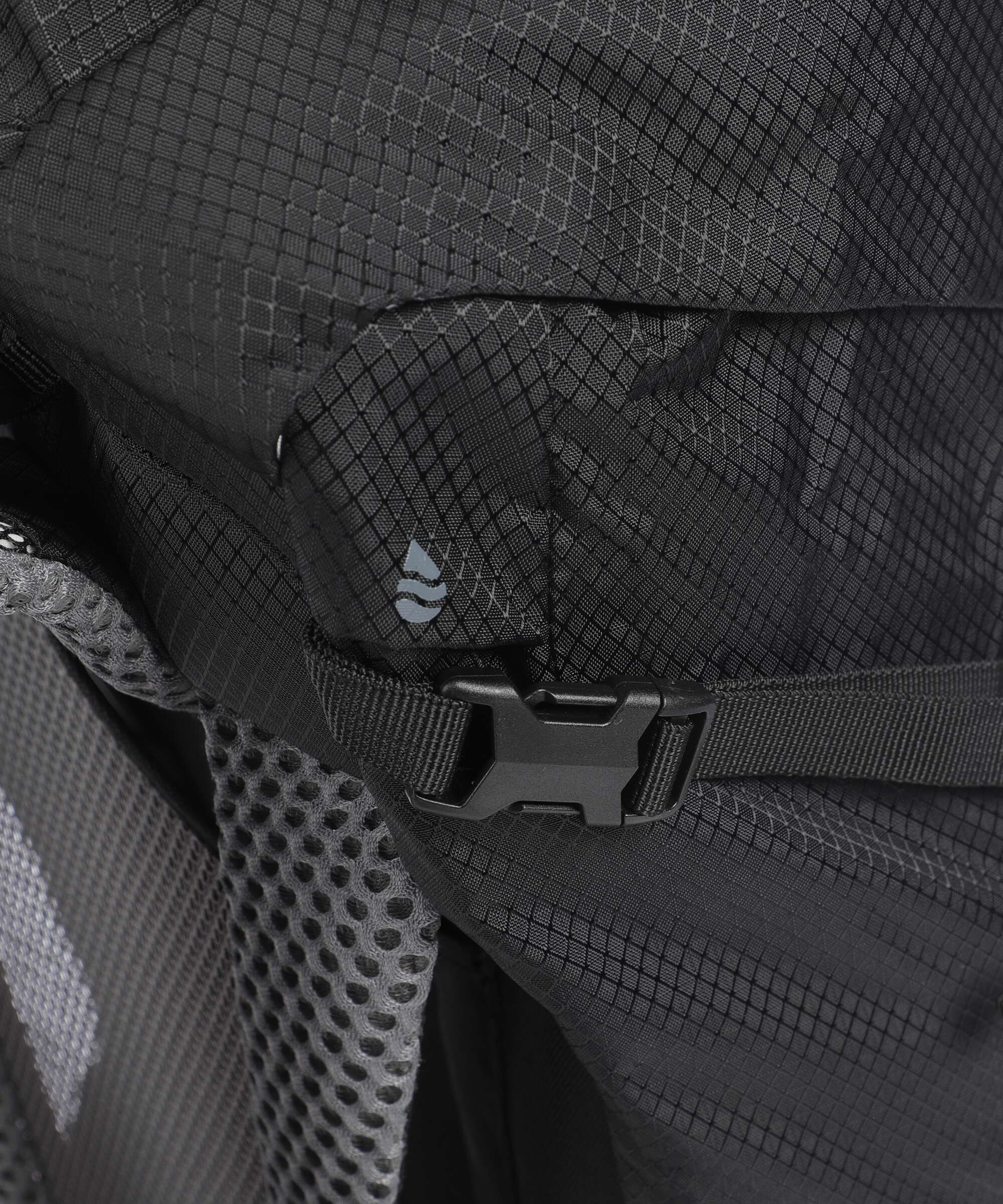 Deuter Futura 32 Hiking backpack black - Image 4