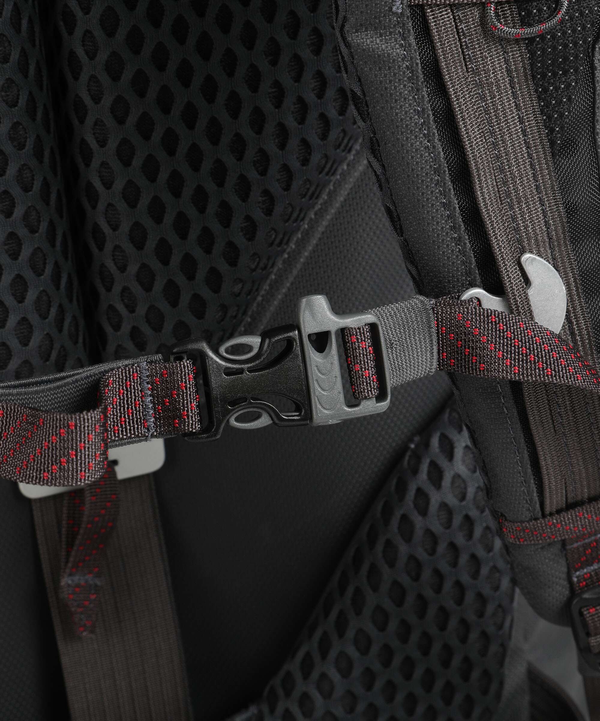 Klättermusen Ymer 2.0 65 Travel backpack raven - Image 3