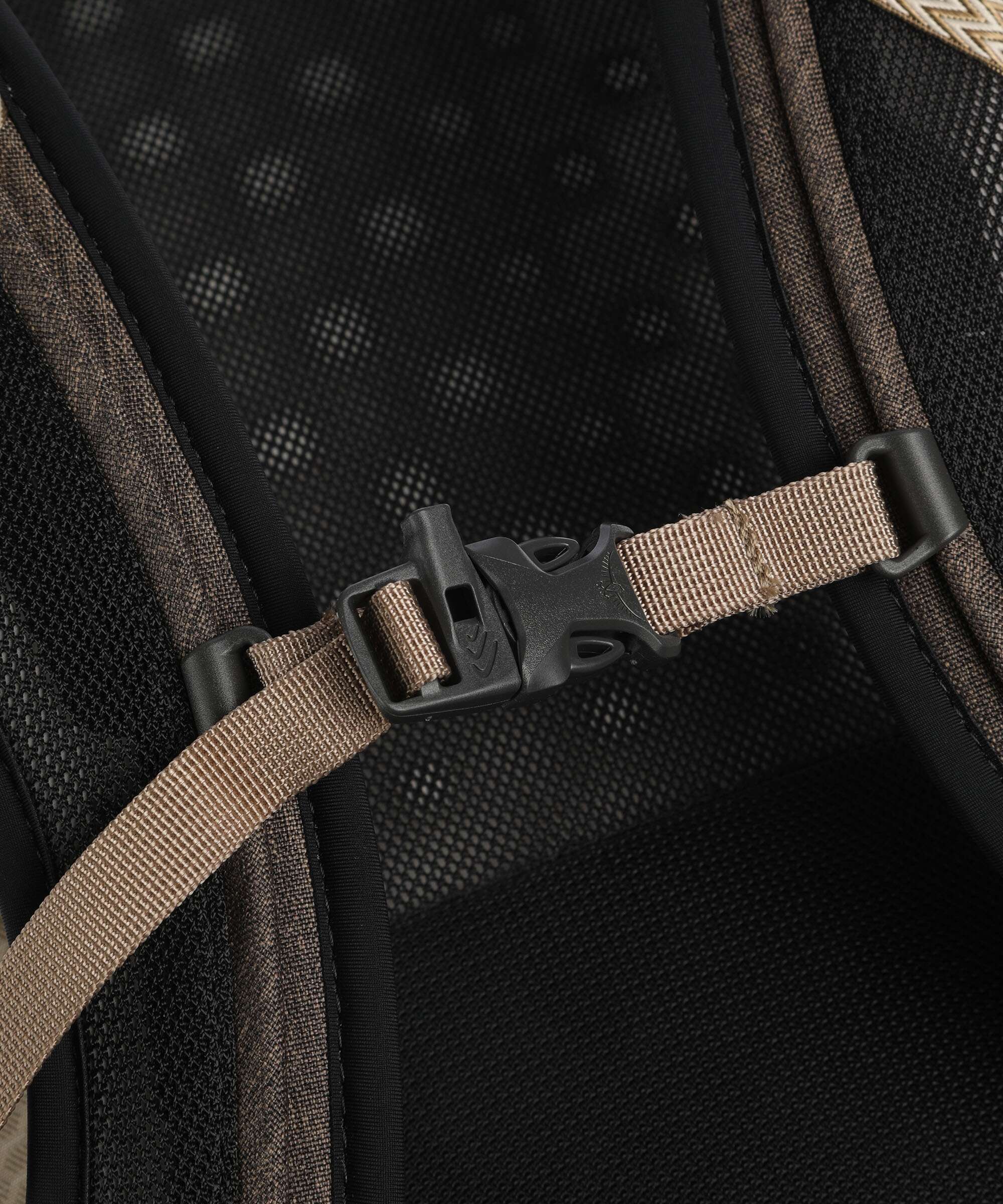 Osprey Quasar Backpack alpaca tan/latte brown heather - Image 4