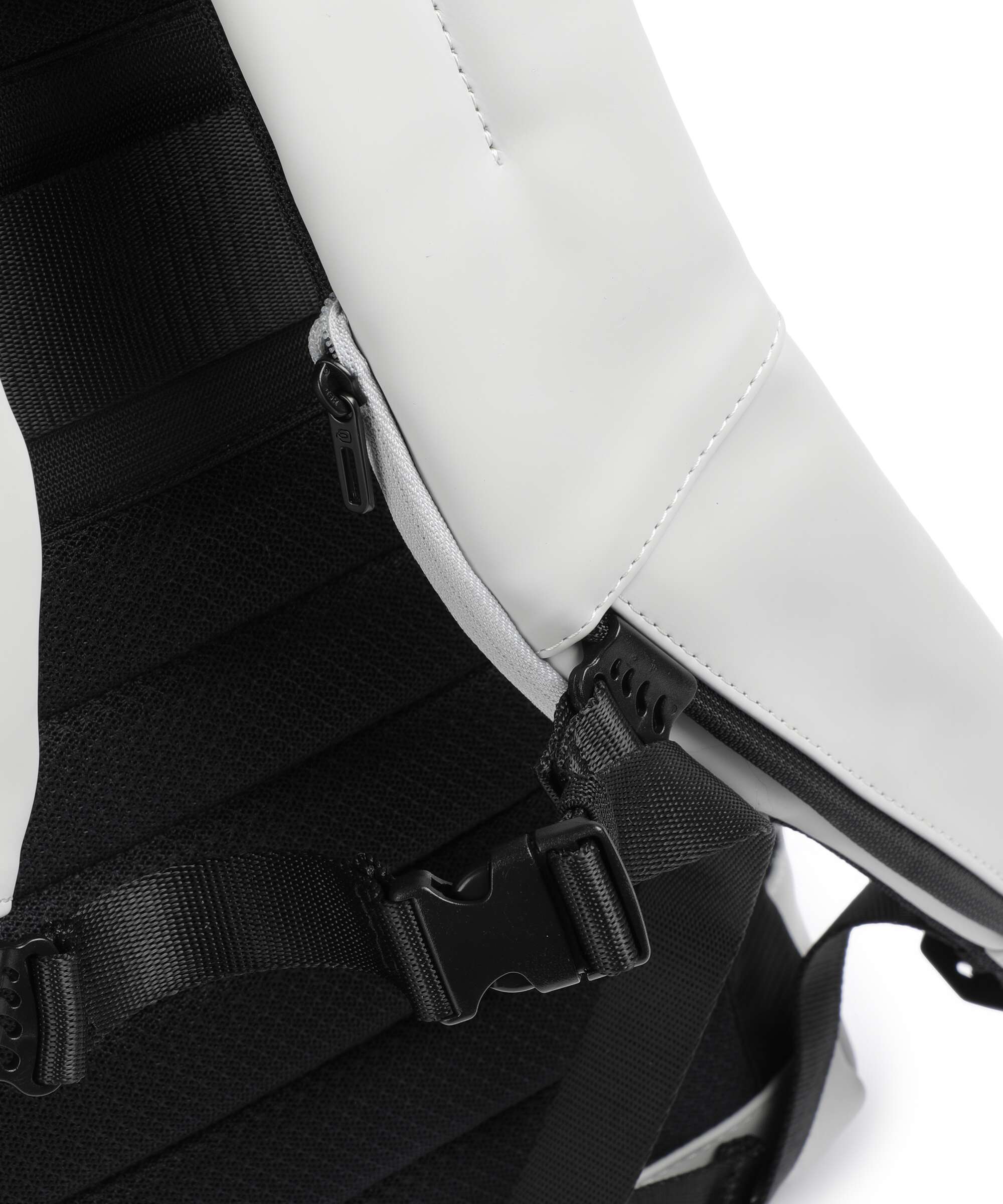 Piquadro Corner 2.0 Rolltop backpack white - Image 4
