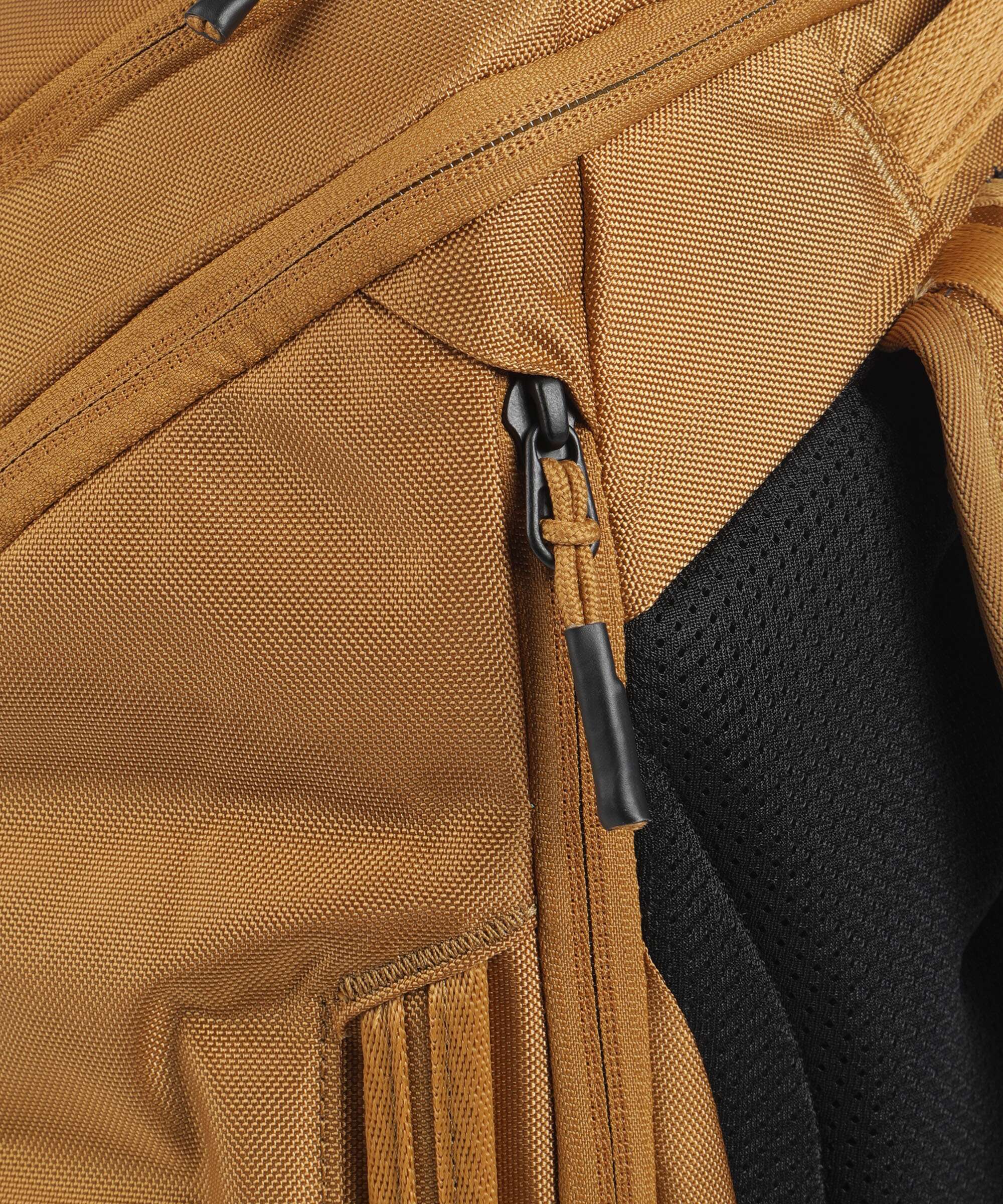 Thule Chasm 26 Backpack golden - Image 3