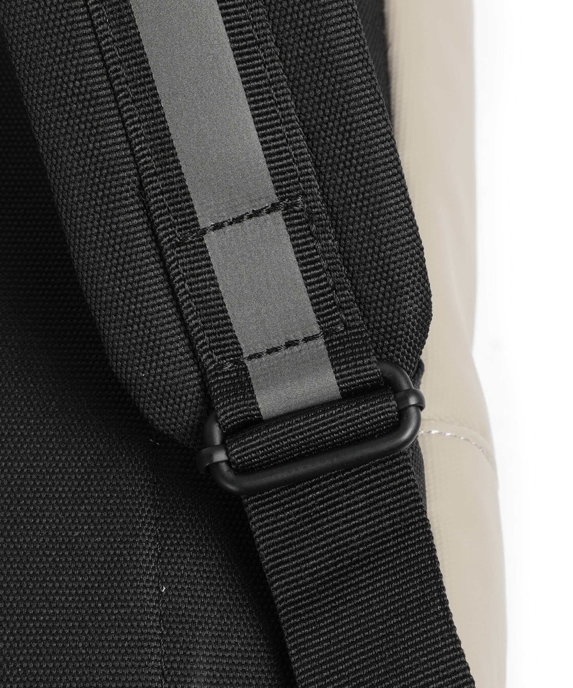 Ucon Acrobatics Aloe Hajo Medium Rolltop backpack sand/black - Image 5