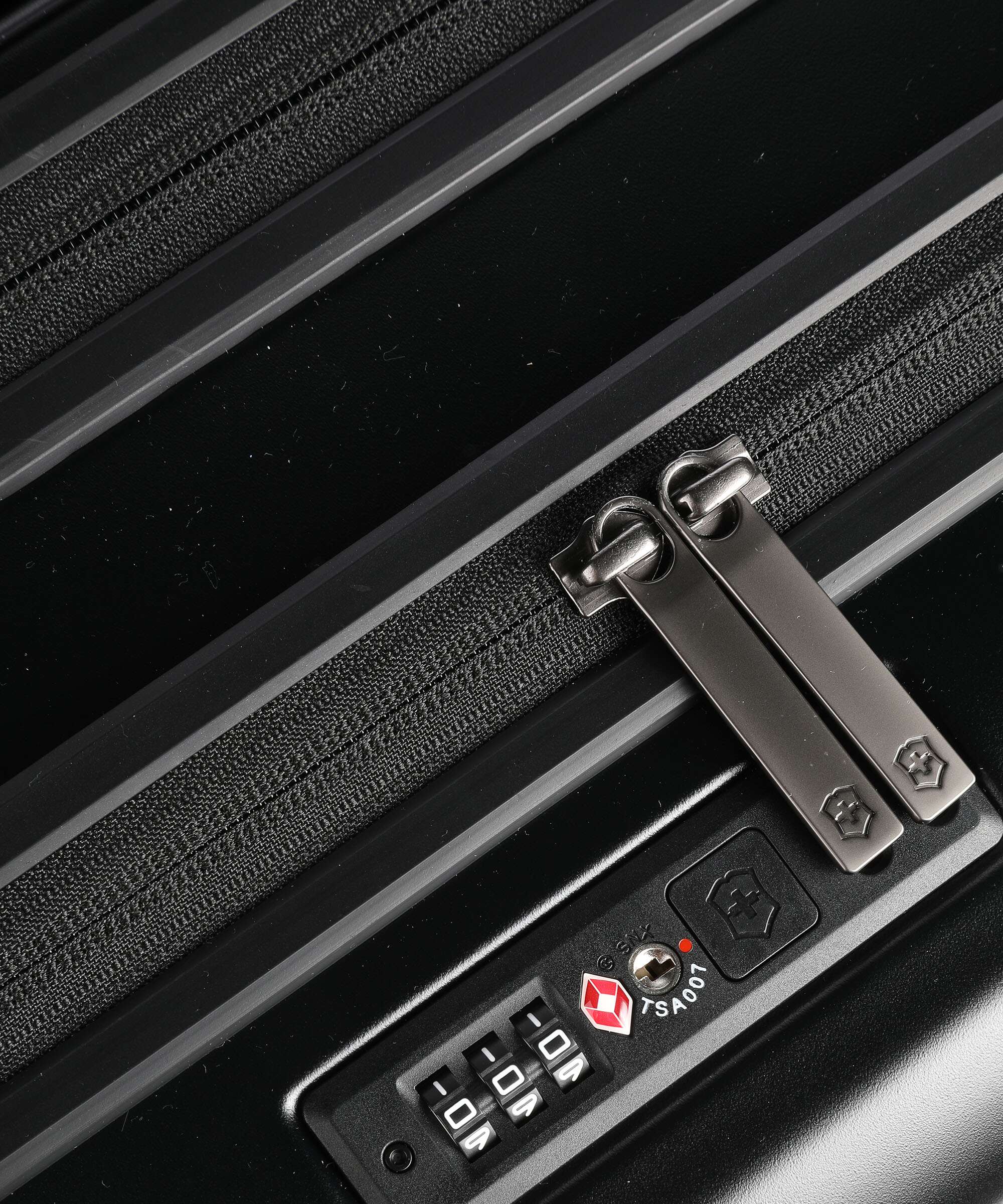 Victorinox Spectra 3.0 Exp Medium Spinner (4 wheels) black - Image 3