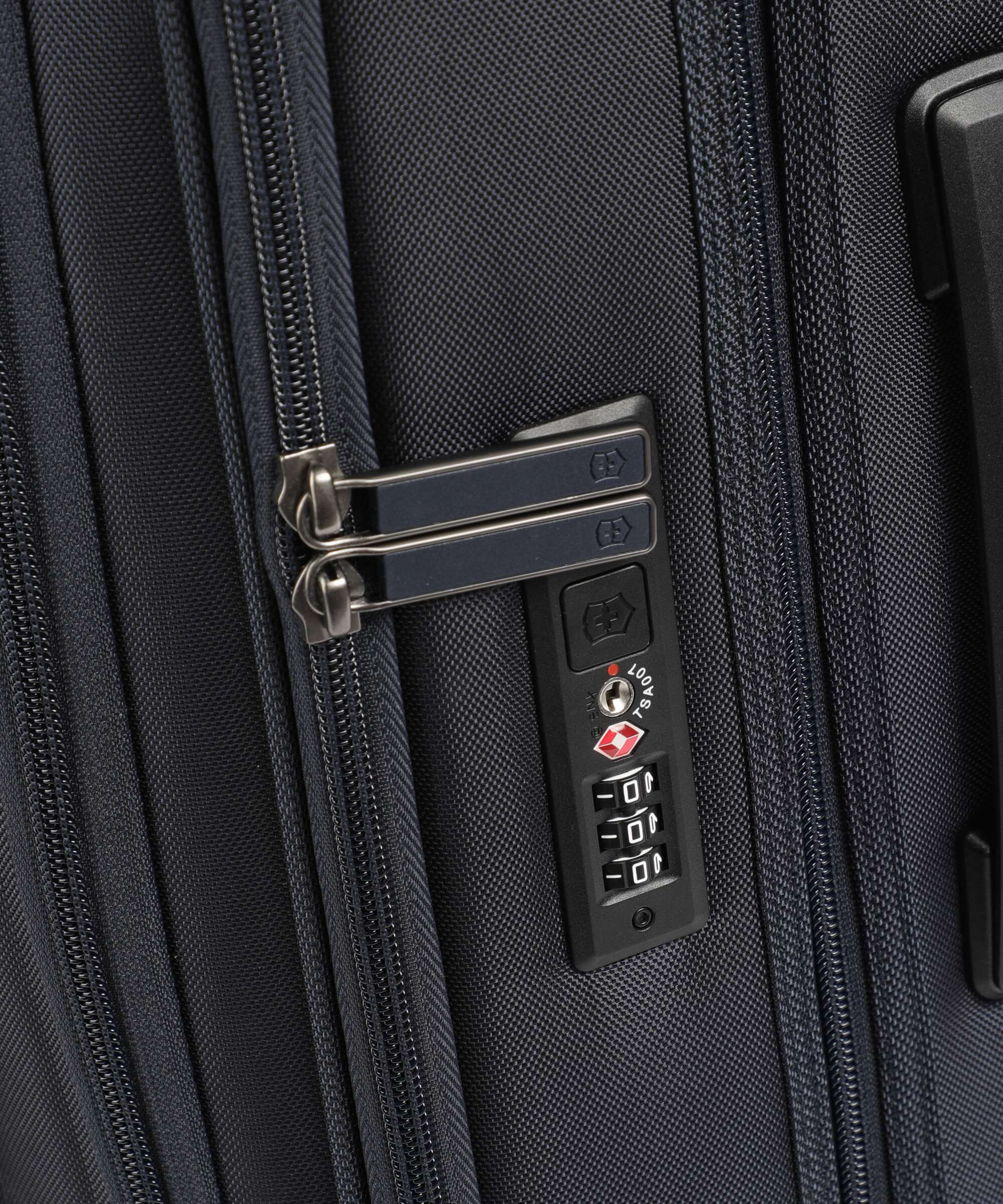 Victorinox Werks Traveler 7.0 FFQ Spinner (4 wheels) navy blue - Image 3
